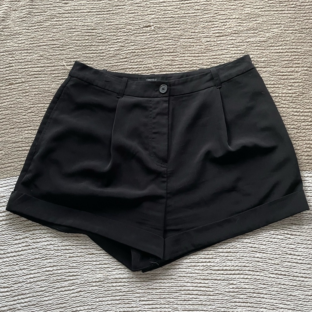 VGUC Forever21 Women’s Black Cuffed Shorts with Pockets Button/Zipper Size L/G